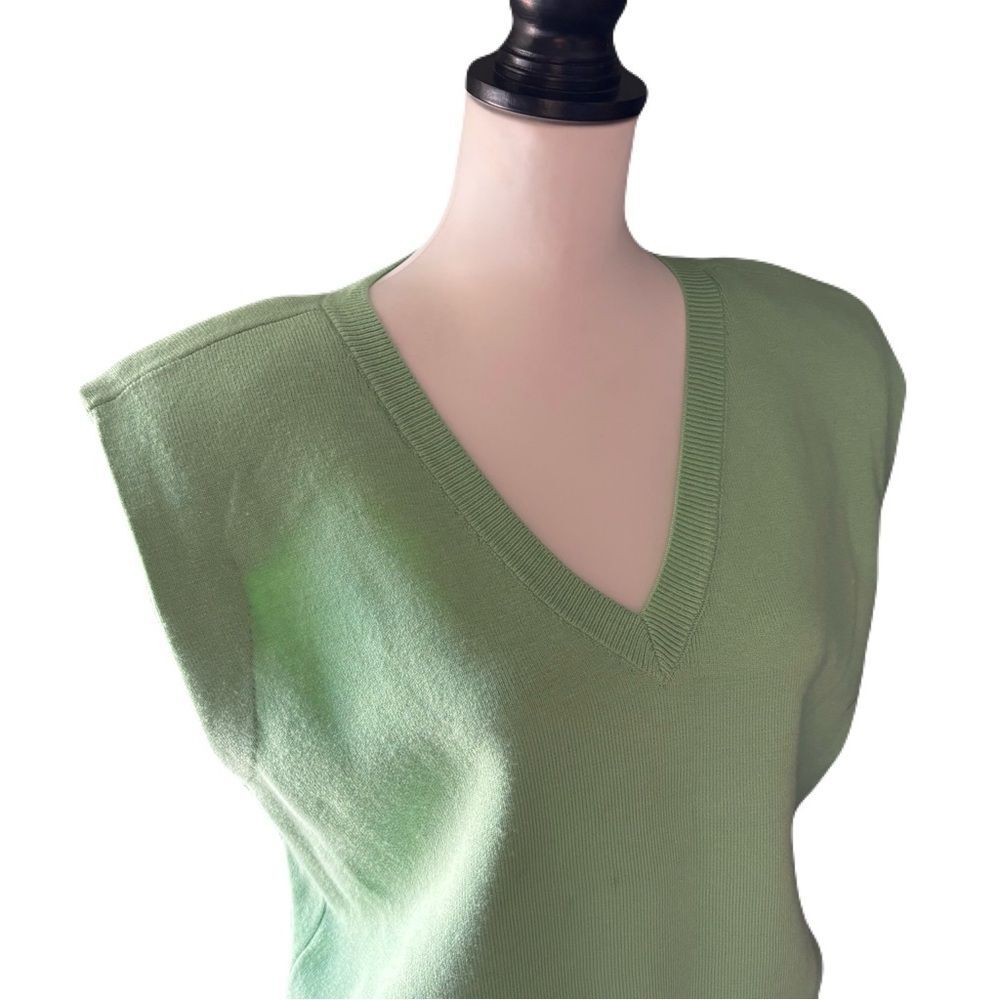 NWT Rachel by Rachel Roy  Green V-Neck Sleeveless Sweater Vest | Size M - Picture 3 of 9